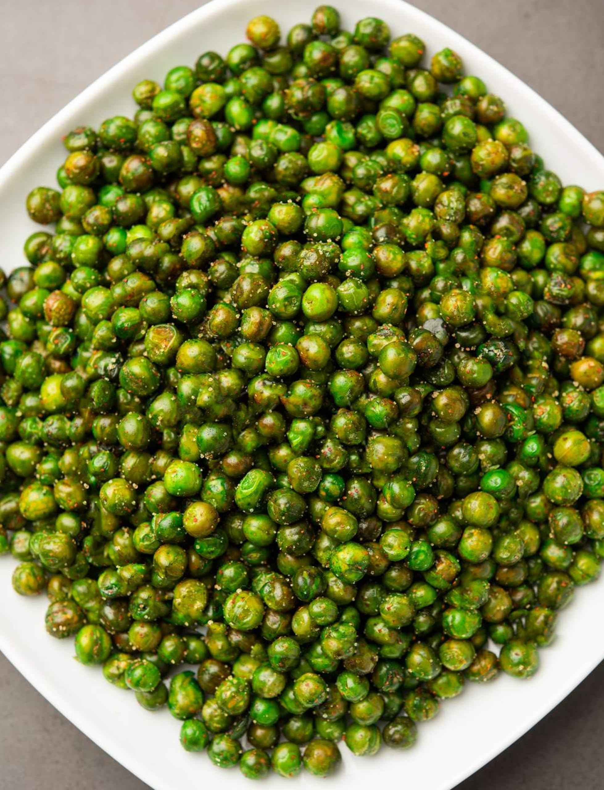 Green Peas | Fried and Sea Salted| Fresh and Delicious | Kosher, Green Peas In Resealable Bags, 2 Lbs
